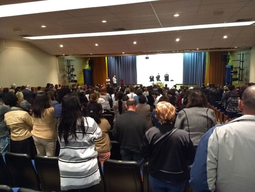 Casa cheia para receber os monges em São Paulo. Evento foi realizado no Teatro Madre Mazzarello